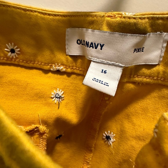 Old Navy Pants - Old navy pixie pants
